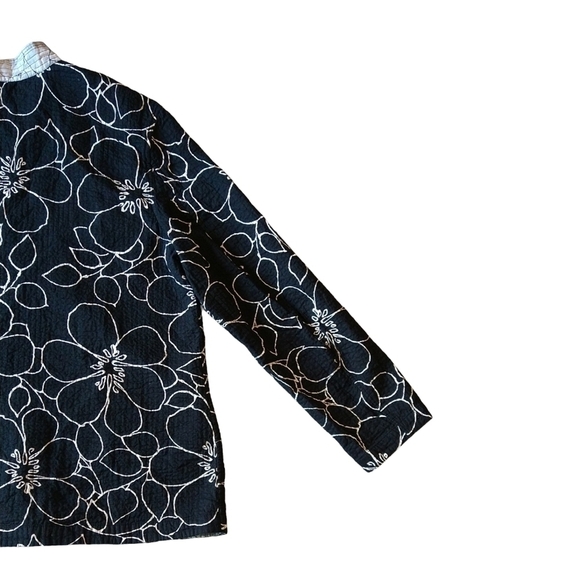 Chico's Additions 100% Cotton Black White Floral Button-Up Lightweight Jacket - Picture 4 of 7